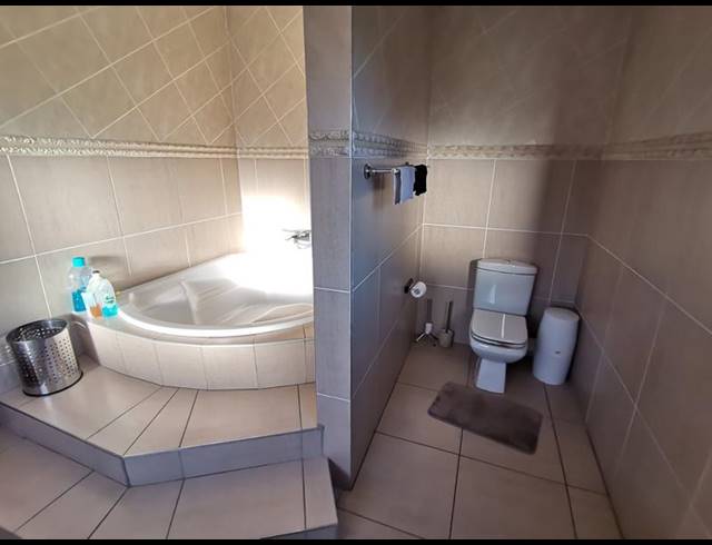 4 BEDROOM HOUSE FOR SALE IN VANDERBIJLPARK SE 8